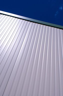 Metalik endüstriyel cephe