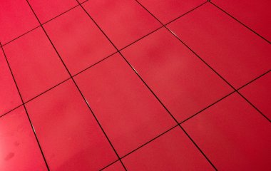 Modern gökdelenin temiz cam duvar