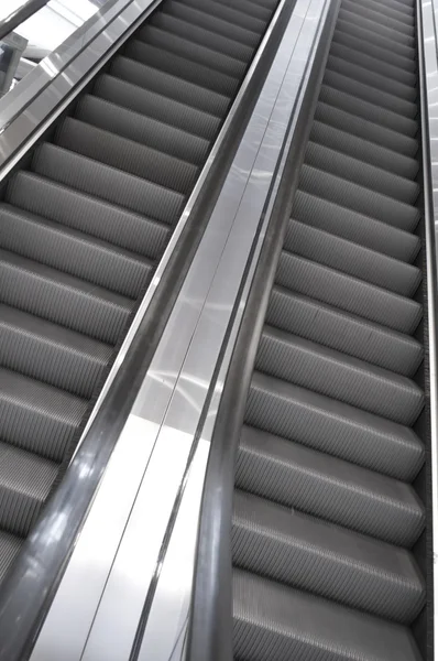 Zwei bewegliche Treppen — Stockfoto