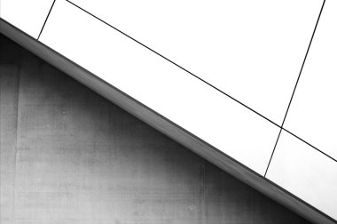 Concrete wall with metallic panels