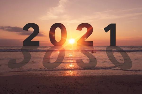Νέο Έτος 2021 Έρχεται Φόντο Ηλιοβασίλεμα Παραλία Νέα Αρχή Για — Φωτογραφία Αρχείου