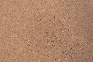 Kum ve deniz suyunun üst görüntüsü tropik temiz yaz plajında fotokopi alanı ile sıçrıyor..