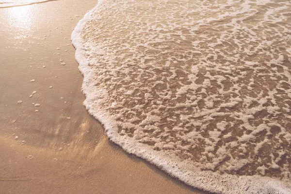 Ovanifrån Sand Och Havsvatten Stänk Med Kopia Utrymme Tropisk Ren — Stockfoto