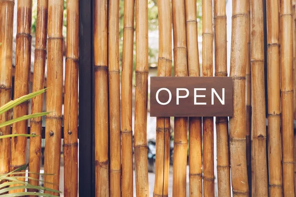 Een Zakelijk Bord Waarop Staat Open Cafe Restaurant Hangen Aan — Stockfoto