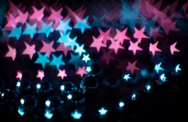 Koyu arkaplanda bataklık şeklinde küçük parlak yıldızlar.