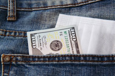 Yüz maskem ve param kotumun arka cebinde.