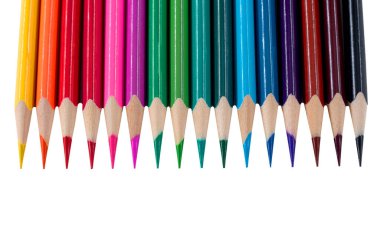 Beyaz arkaplanda renkli kalemler veya yakın plan görüntülerini ayır