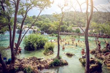 Şelaleler ile milli park Krka