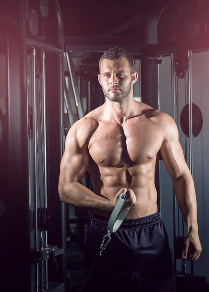 Man doing cable fly in gym — Stock Photo, Image