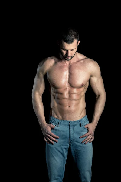 Hombre posando en jeans — Foto de Stock