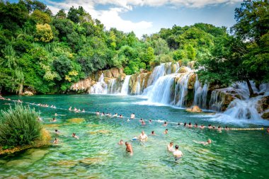 Şelaleler ile milli park Krka