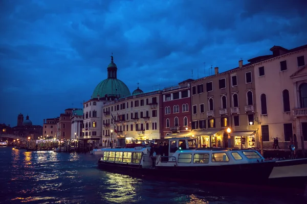 Gran canal de Venecia por la noche — Foto de Stock