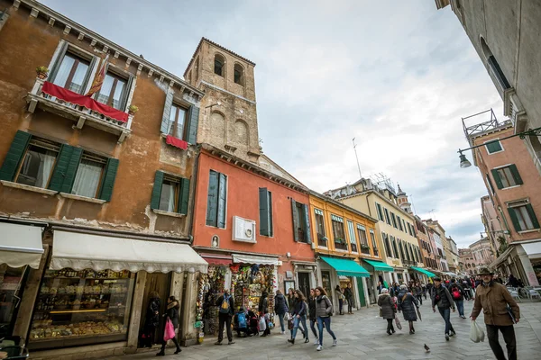 Gente en las calles de Venecia —  Fotos de Stock