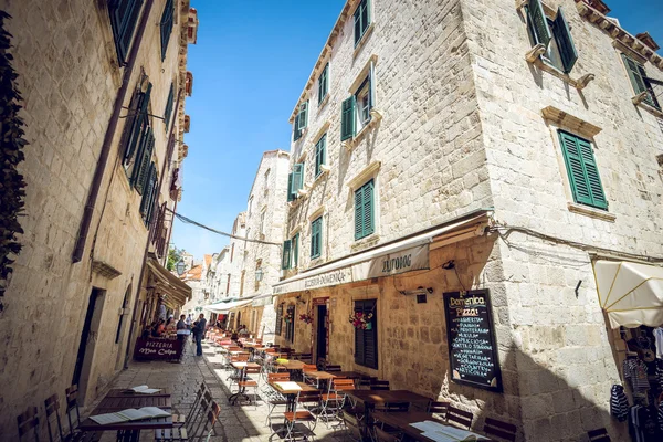 Dubrovnik street cafes at main square — Stock Photo, Image