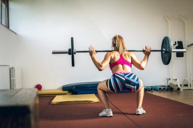 Ağırlığı ağız kavgası yaparken kız