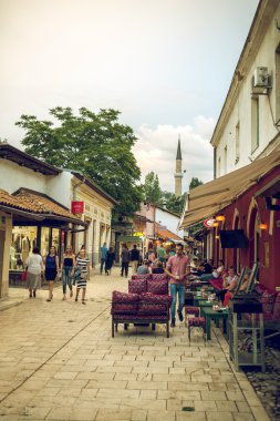 Turist ve yerliler Saraybosna'da