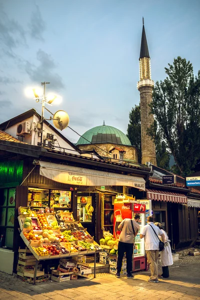 Turystów i mieszkańców w Sarajewie — Zdjęcie stockowe