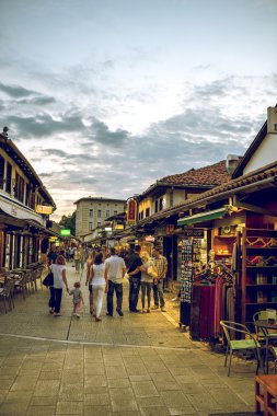 Turist ve yerliler Saraybosna'da