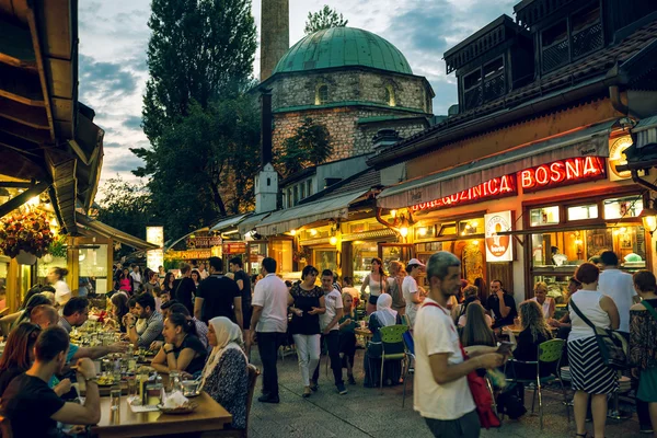 Iftar cena en Sarajevo, Bosnia — Foto de Stock