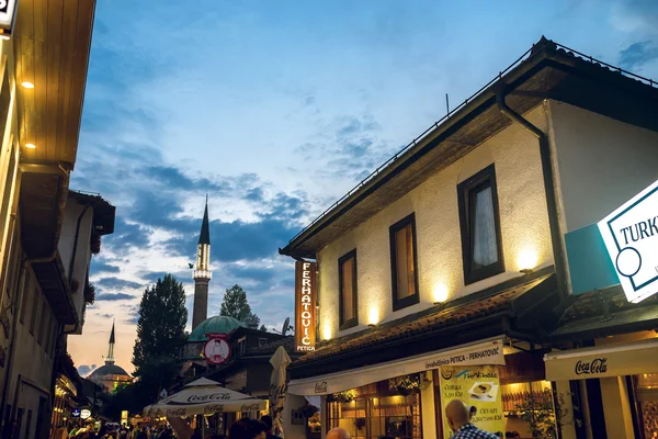 Vida callejera de verano en Sarajevo — Foto de Stock