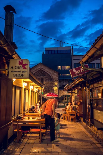 Gatan sommaren liv i Sarajevo — Stockfoto