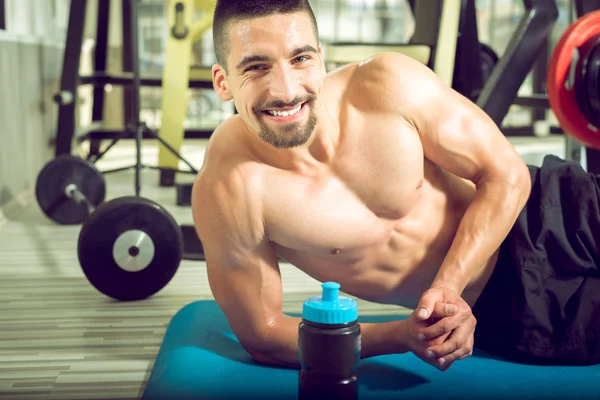 Hombre con batido de proteínas — Foto de Stock