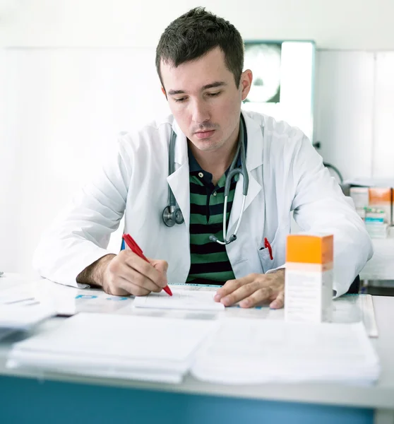 Young doctor prescribing recipe — Stock Photo, Image