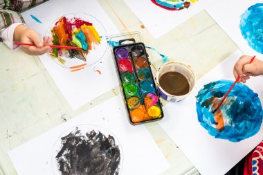 Anaokulunda suluboya