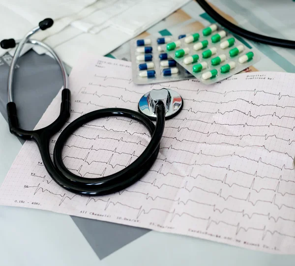 Stethoscope, pills and ECG — Stock Photo, Image