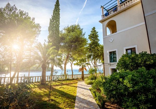 Sea Villa with garden — Stock Photo, Image