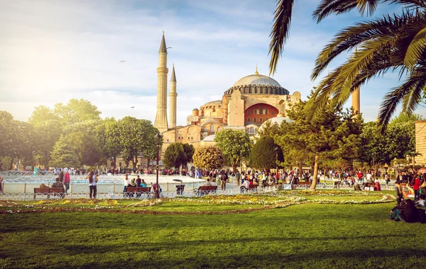 Hagia Sophia and people around — Stock Photo, Image