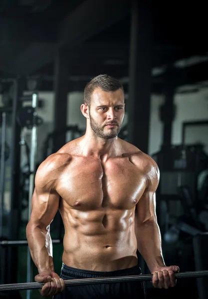 Man doing weight lifting in gym — Stock Photo, Image