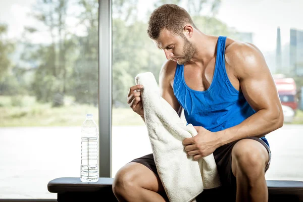 Mann nach Training müde — Stockfoto