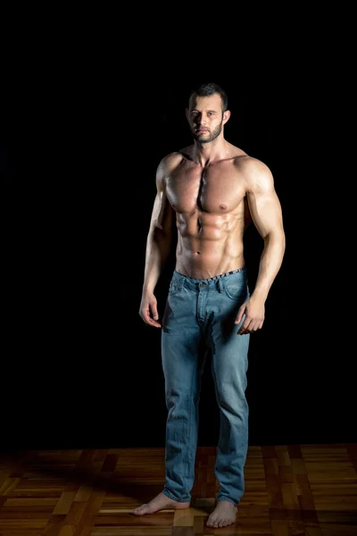 Erkek kot pantolon poz