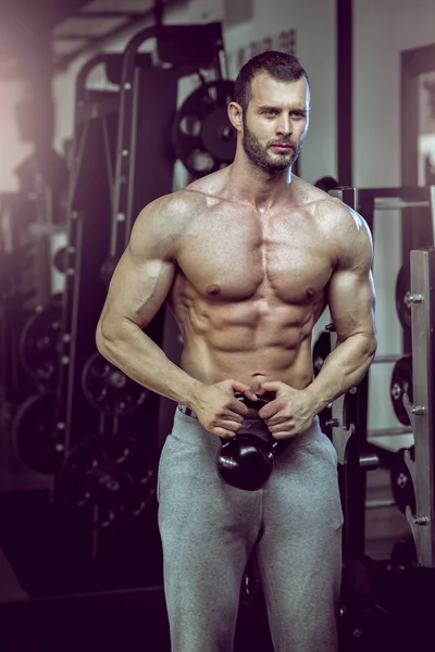 Man posing in gym showing abs — Stock Photo, Image