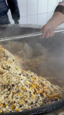 Taşkent 'ten geleneksel bir taktik. Özbekistan 'da ulusal gıda. Dikey video