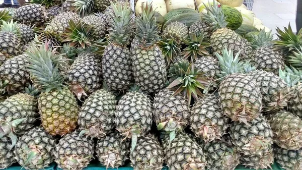Pineapples Arranged Sale Supermarket Shelf Tropical Fruits Group Low Carbohydrates — Stock Photo, Image