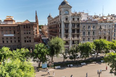 Tarragona, İspanya: 2020 Eylül: 2020 yazında İspanya 'nın Tarragona kentindeki Rambla Nueva caddesinde güneşli bir gün.