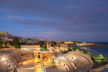 Tarragona, İspanya: 27 Eylül 2020: İspanya 'daki Tarragona Amfitiyatrosunda güneşli bir gün - UNESCO' nun Dünya Mirasları Alanı.