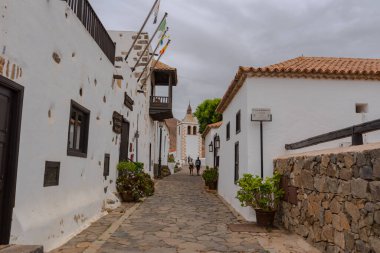 Betancuria, Fuerteventura, İspanya: 6 Ekim 2020: İspanya 'nın Fuerteventura adasında Bentancuria' da şehir manzarası.