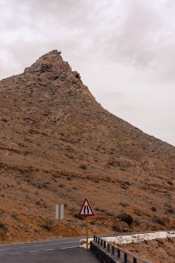 Bentacoria 'dan Pajara' ya giden yol Fuerteventura, İspanya.