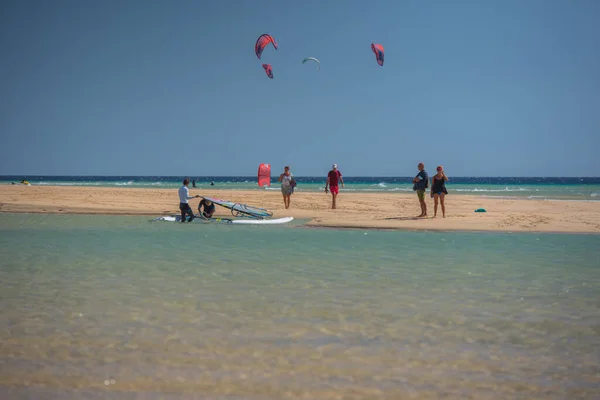 Sotavento Fuerteventura España 2020 Octubre Hombre Aprendiendo Windsurf Playa Sotavento — Foto de Stock