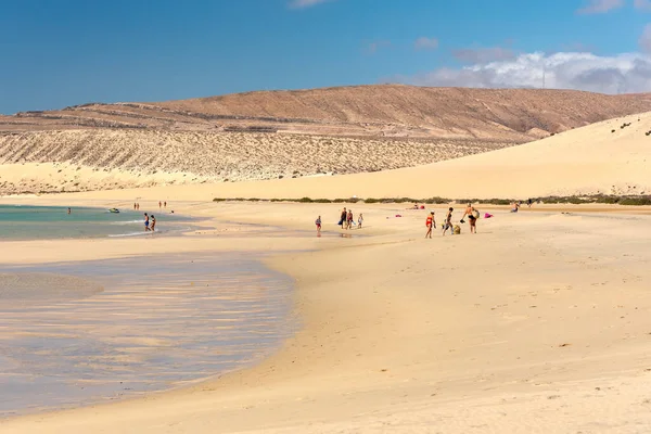 Sotavento Fuerteventura Spanje 2020 Oktober Jonge Blonde Vrouw Wandelt Zomer — Stockfoto