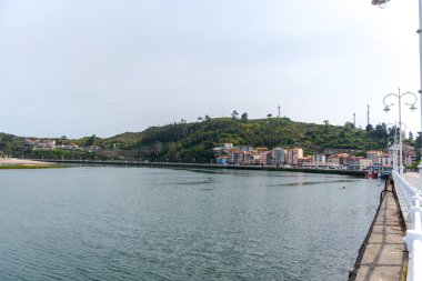 İspanya 'nın Asturias kentindeki Ribadesella köyünün hava manzarası.