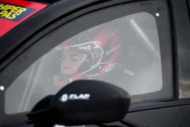 Pas de la Casa, Andorra - 19 Aralık 2020: Fransız sürücü Clementine LHOSTE, eTrophee Andros 'da 19 Aralık 2020 tarihinde PEUGEOT 208 LOXAM yarışında.