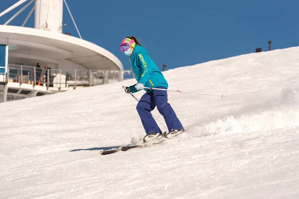 Pas Casa Andorra Enero 2021 Joven Esquiando Los Pirineos Estación —  Fotos de Stock