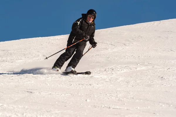 Pas Casa Andorra 2021 Január Fiatal Férfi Síelés Pireneusokban Grandvalira — Stock Fotó