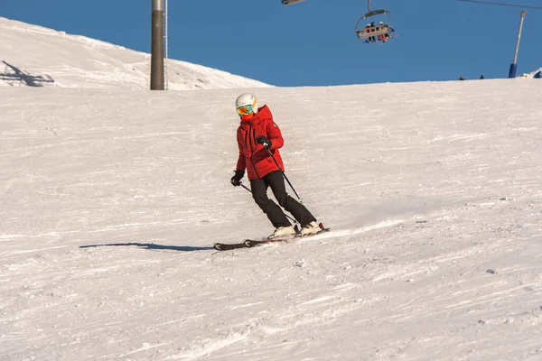 Pas Casa Andorra Gennaio 2021 Giovane Donna Sciare Nei Pirenei — Foto Stock