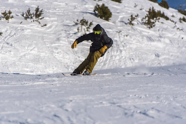 Pas Casa Andorra 2021 Január Fiatal Férfi Síelés Pireneusokban Grandvalira — Stock Fotó