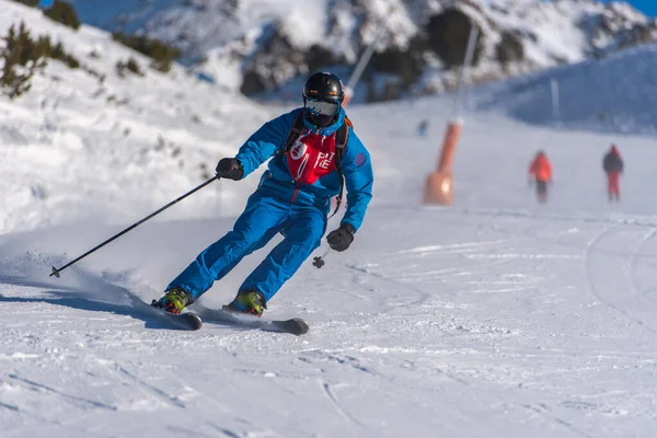 Pas Casa Andorra 2021 Enero Joven Esquiando Los Pirineos Estación —  Fotos de Stock